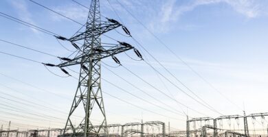 Campos Electromagnéticos Generados por las Líneas de Alta Tensión. Posibles Efectos sobre la Salud y el Medio Ambiente. Campos electromagnéticos generados por líneas de alta tensión